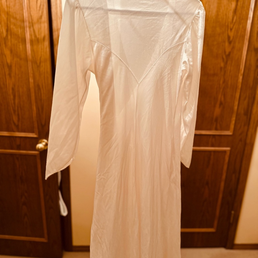 Vintage Bridal Robe - Picture 2 of 5